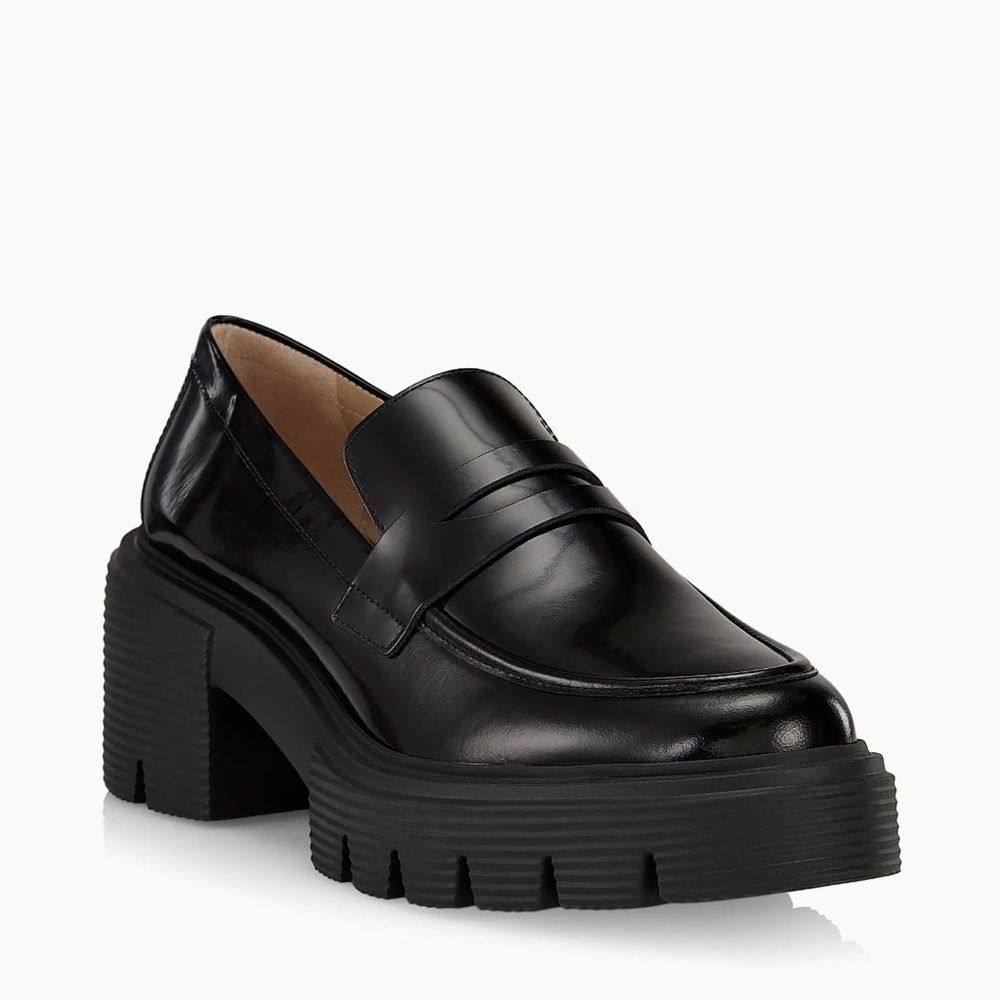 $495 Stuart Weitzman

Soho 65MM Leather Lug-Sole Loafers size 8.5
